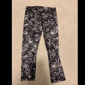 Lululemon crop leggings size 6